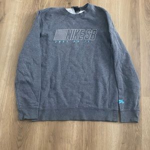 nike crewneck size S